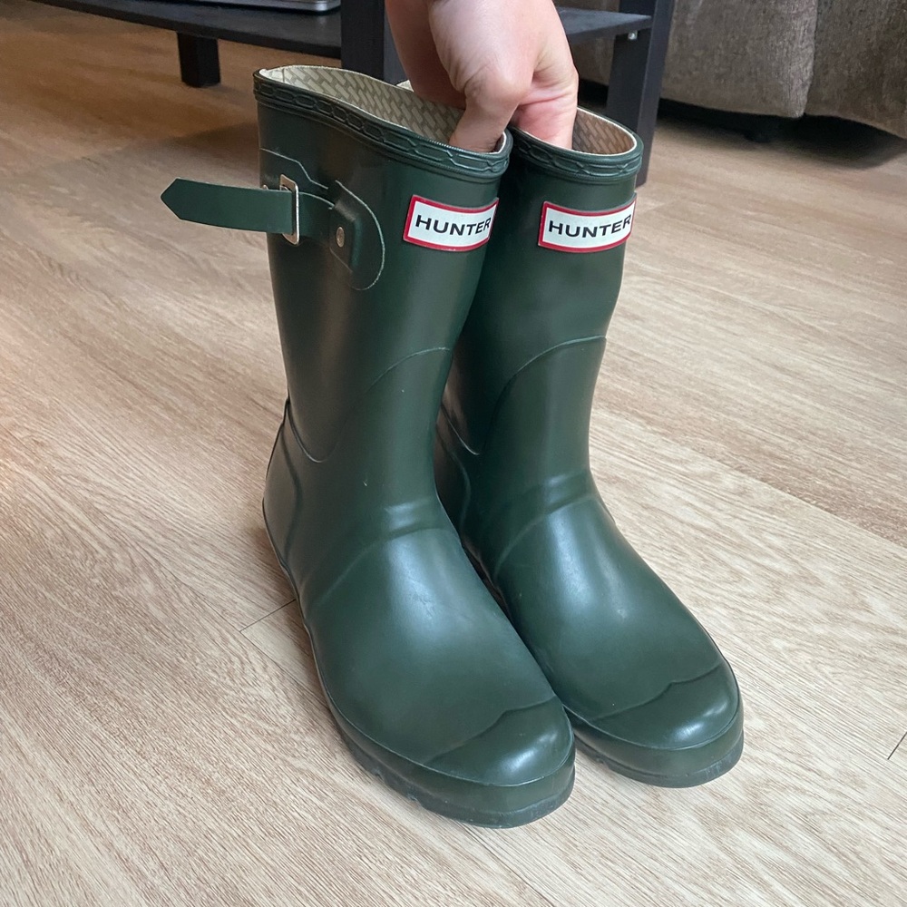 Short green Hunter rain boots
